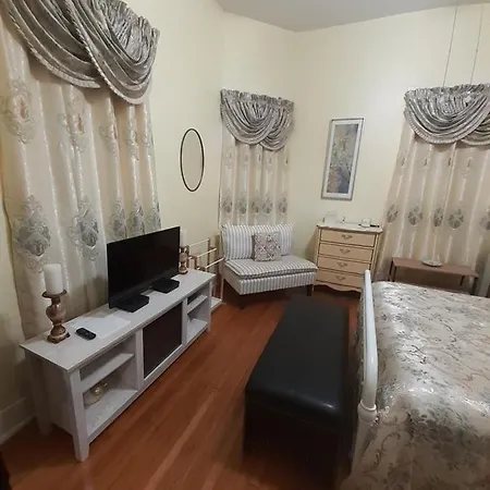 Cozy Turret Room At Nottingham Place In Wise With Plush Queen Bed, Private Detached Full Bath Exterior foto