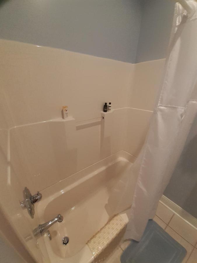 Cozy Turret At Nottingham Place In With Plush Queen Bed, Private Detached Full Bath * Wise