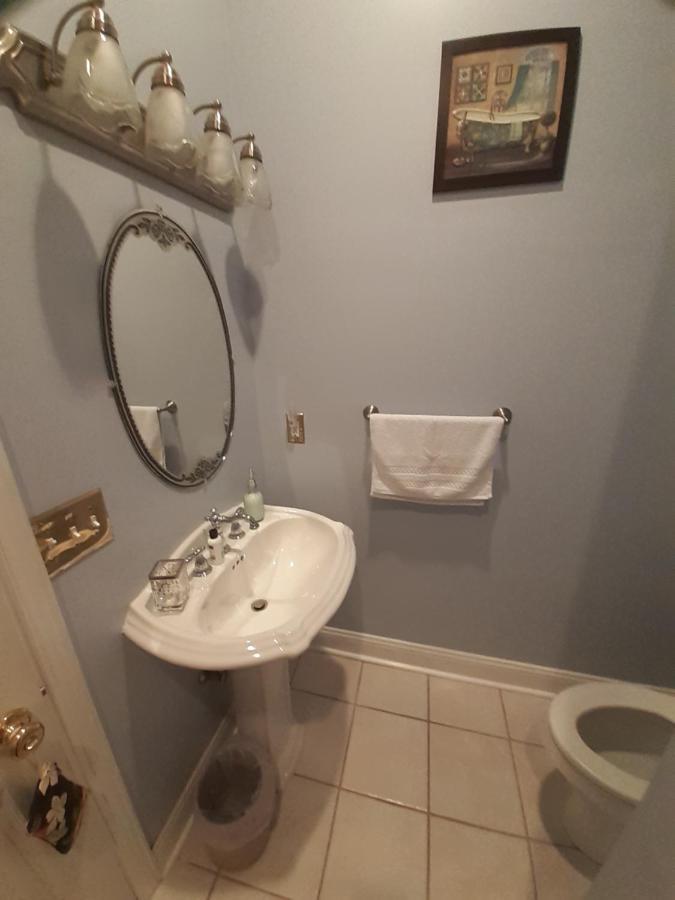 Cozy Turret At Nottingham Place In With Plush Queen Bed, Private Detached Full Bath Wise