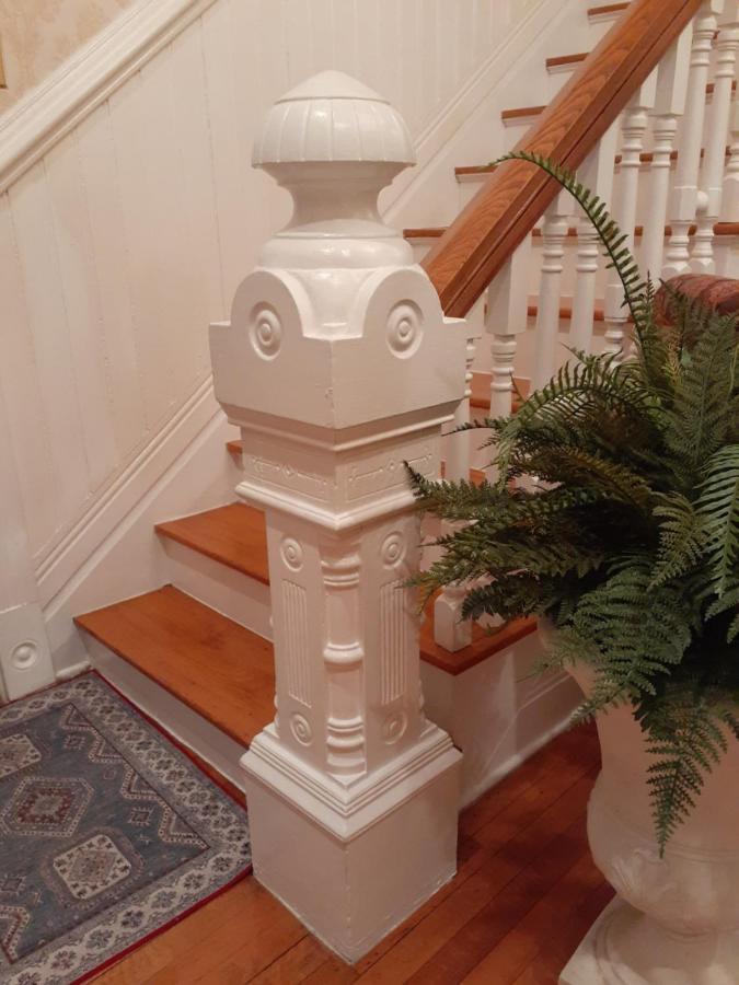 Cozy Turret At Nottingham Place In With Plush Queen Bed, Private Detached Full Bath Privatunterkunft Wise